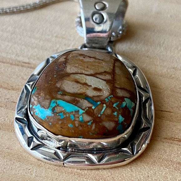 Unique Turquoise Pendant set in .925 Sterling signed TS by the artist. - Picture 2 of 9